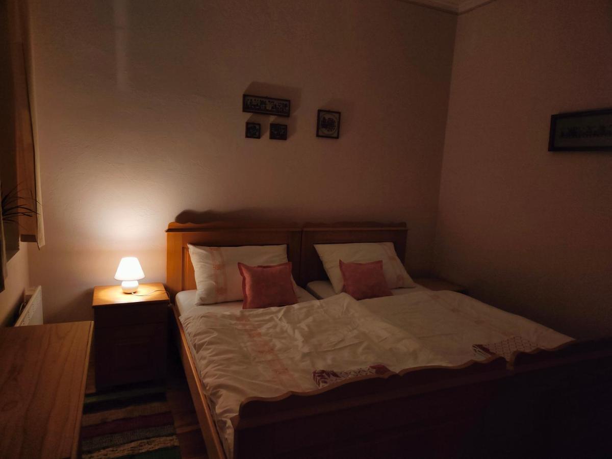 Bed and Breakfast Ethno&Coffee House Tulip Glozan Екстер'єр фото