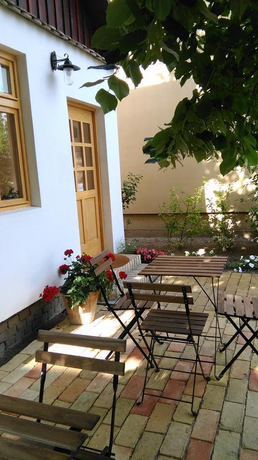 Bed and Breakfast Ethno&Coffee House Tulip Glozan Екстер'єр фото