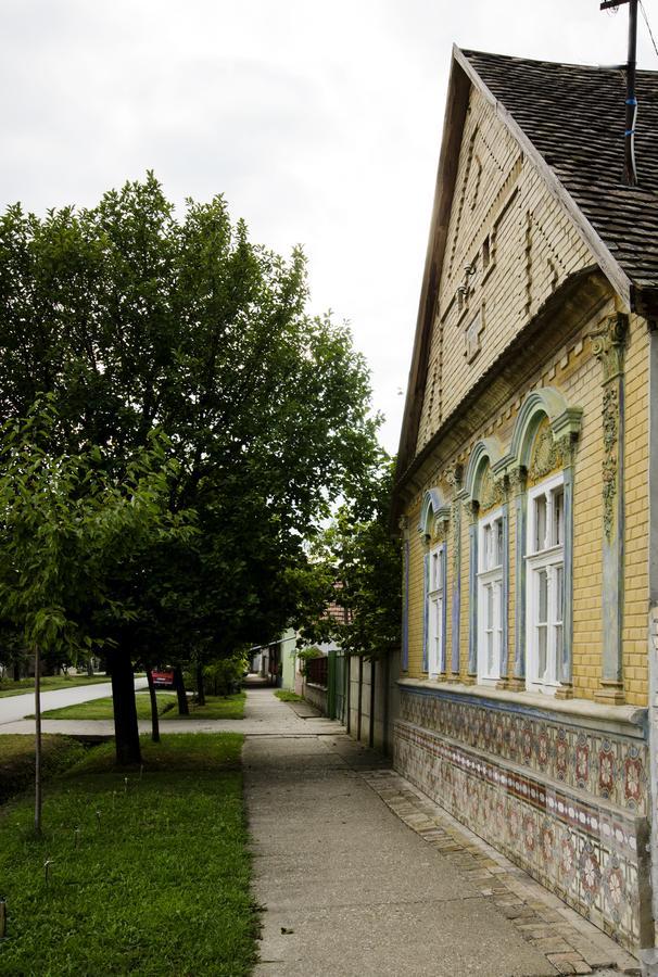 Bed and Breakfast Ethno&Coffee House Tulip Glozan Екстер'єр фото