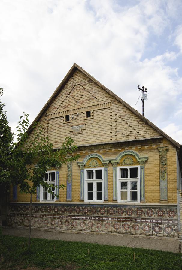 Bed and Breakfast Ethno&Coffee House Tulip Glozan Екстер'єр фото