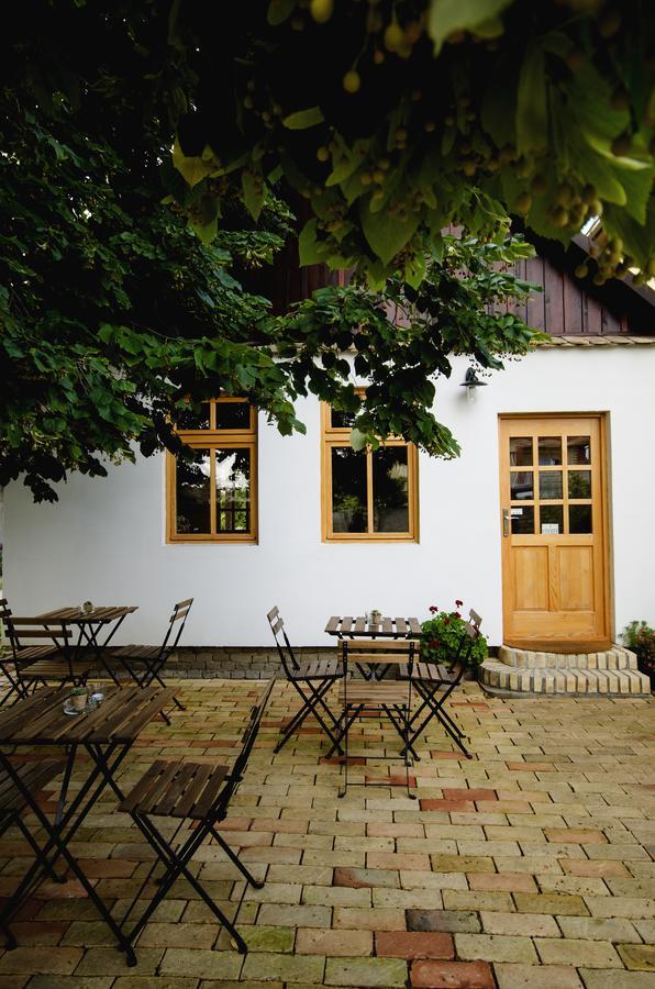 Bed and Breakfast Ethno&Coffee House Tulip Glozan Екстер'єр фото