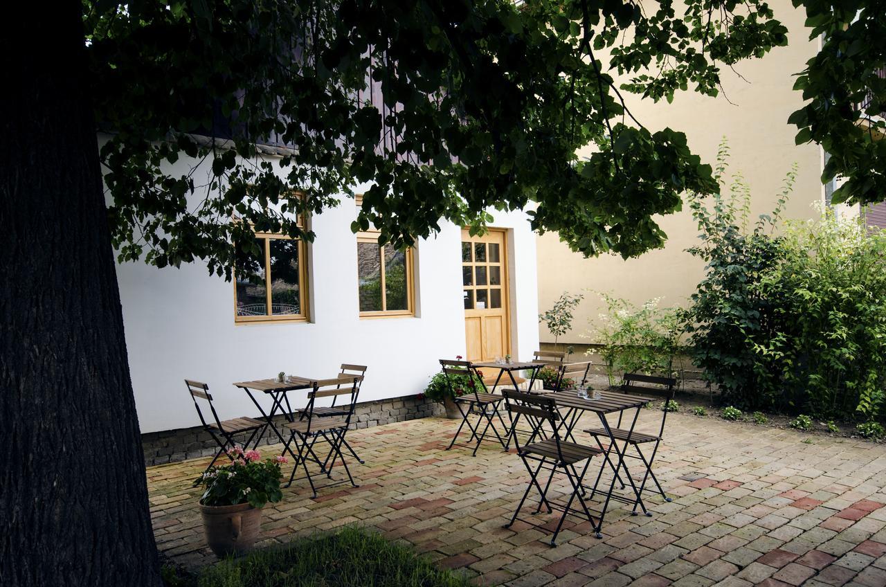 Bed and Breakfast Ethno&Coffee House Tulip Glozan Екстер'єр фото